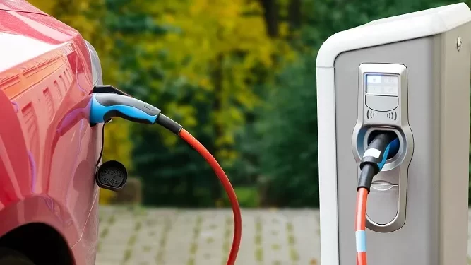 Restaurants in Driver’s Seat As EVs Power Up in Popularity