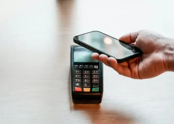 The Rise of Contactless Payments: Improving Speed and Security in Restaurant Transactions – By Heather Apse