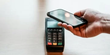 The Rise of Contactless Payments: Improving Speed and Security in Restaurant Transactions – By Heather Apse