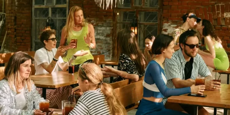 2025 Restaurant Industry Trends: Balancing Costs with Innovation