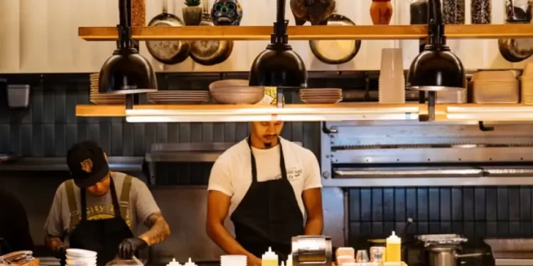 Fiserv Small Business Index Holds Steady in August: U.S. Transaction Growth Accelerates As Restaurant and Retail Sales Trend Upward