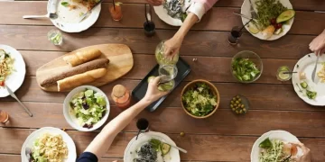 4 Ways to Nurture a Positive Restaurant Reputation for the Post-Pandemic Scene – By Laura Badiu