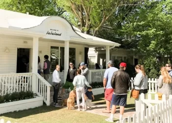 La La Land Cafe Receives Investment from Stripes for U.S. Expansion