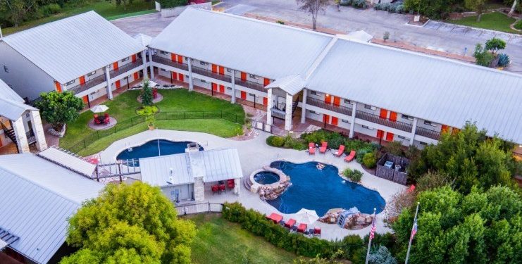 CooperWynn Capital Closes Fredericksburg Inn & Suites Refinancing