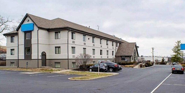 Marcus & Millichap Brokers Sale of Welcome Suites Springdale