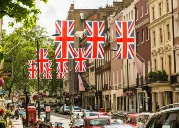 Report: UK Hospitality in 2025: Economic Pressures, Labor Challenges, and Strategic Opportunities