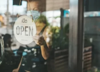 UK Food and Drink Inflation for Food Service Businesses Reached a Record High of 24% in December 2022