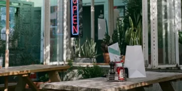 National Restaurant Association Reports Customer Demand for Outdoor Dining Rose Due to the Delta Variant