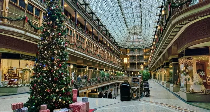 JLL Reports U.S. Holiday Shoppers Plan to Spend More This Season