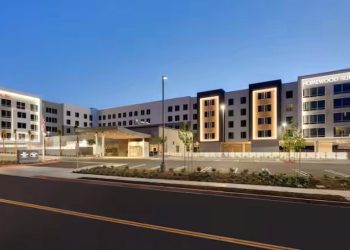 JLL Capital Markets Secures Refinancing for Dual-Branded Hotel