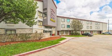 Marcus & Millichap Brokers Sale of Red Roof PLUS+ Hotel