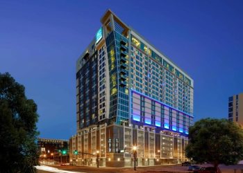 JLL Arranges Refinancing for Tri-Brand Nashville Marriott